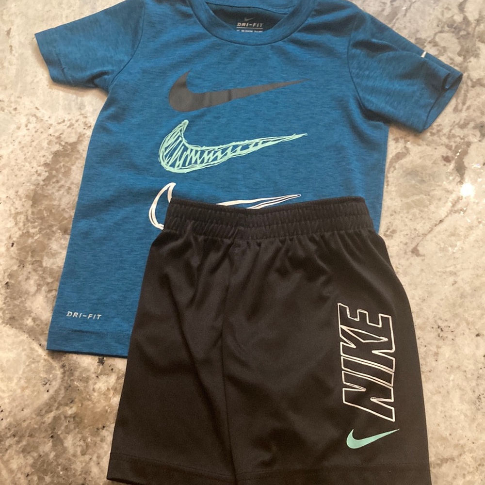 Nike Dri-fit set size 4t blue, black and teal